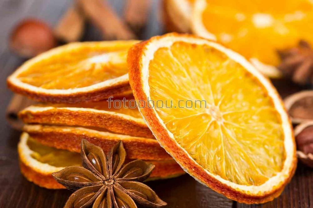 Сушеные апельсины и бадьян