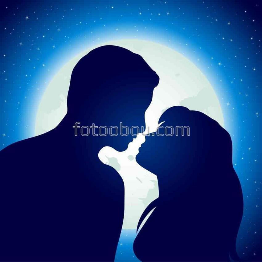 Поцелуй на фоне полной луны