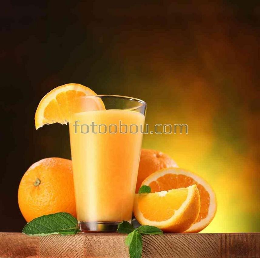 Сок и апельсины