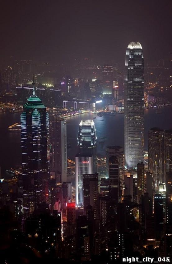 Гонконг в сиянии ночи
