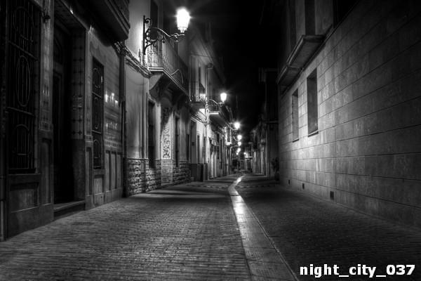 Улица в свете фонарей
