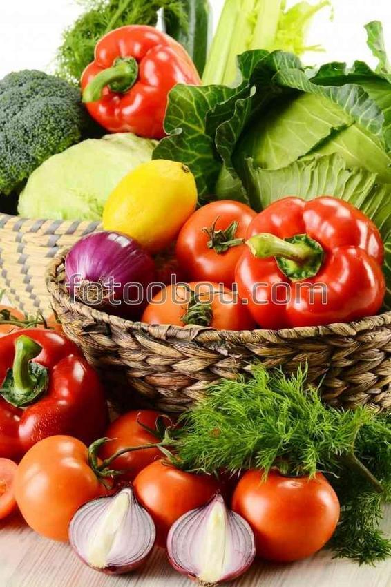 Натюрморт из свежих овощей