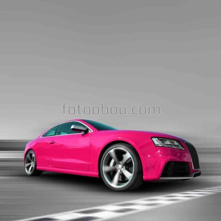 Розовый спортивный автомобиль