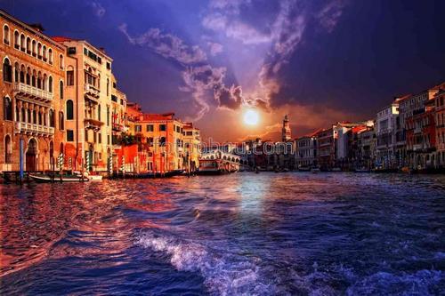 Вода ,море ,закат ,лучи, Венеция ,дома ,лодки , волна ,небо ,цветы