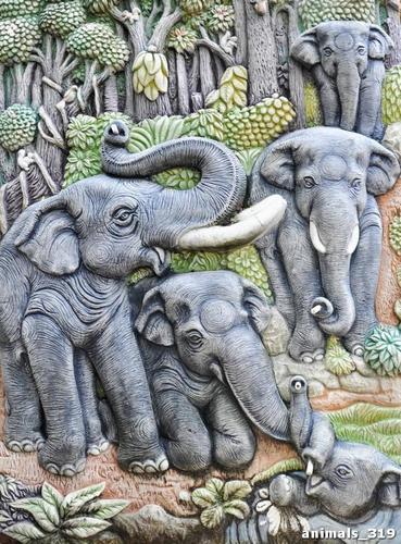 Слоны, вытаскивают, детеныша