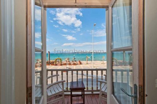 балкон, терраса, занавески, лучи, океан, море, небо, окно, ковка, пляж, стул, завтрак, фрукты, облака