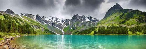 горы, озеро, трава, деревья, тучи