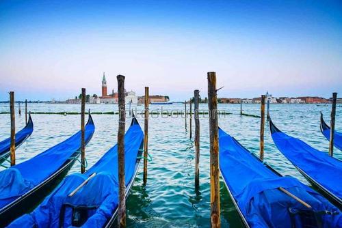 гондолы ,лодки ,море ,океан ,вода ,небо 
