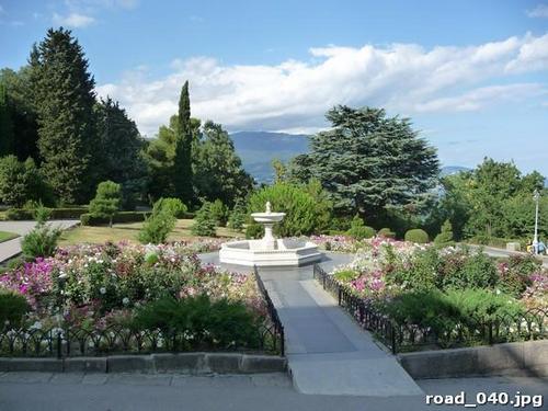 фонтан, тропинка, аллея, трава, деревья, небо, облака